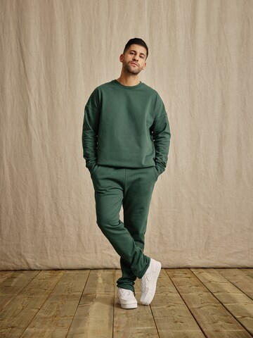 Green Sweat Look