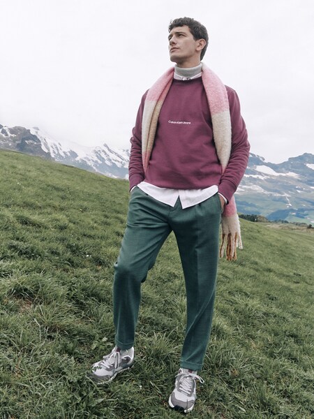 Tommaso - Casual Berry Sweater Look