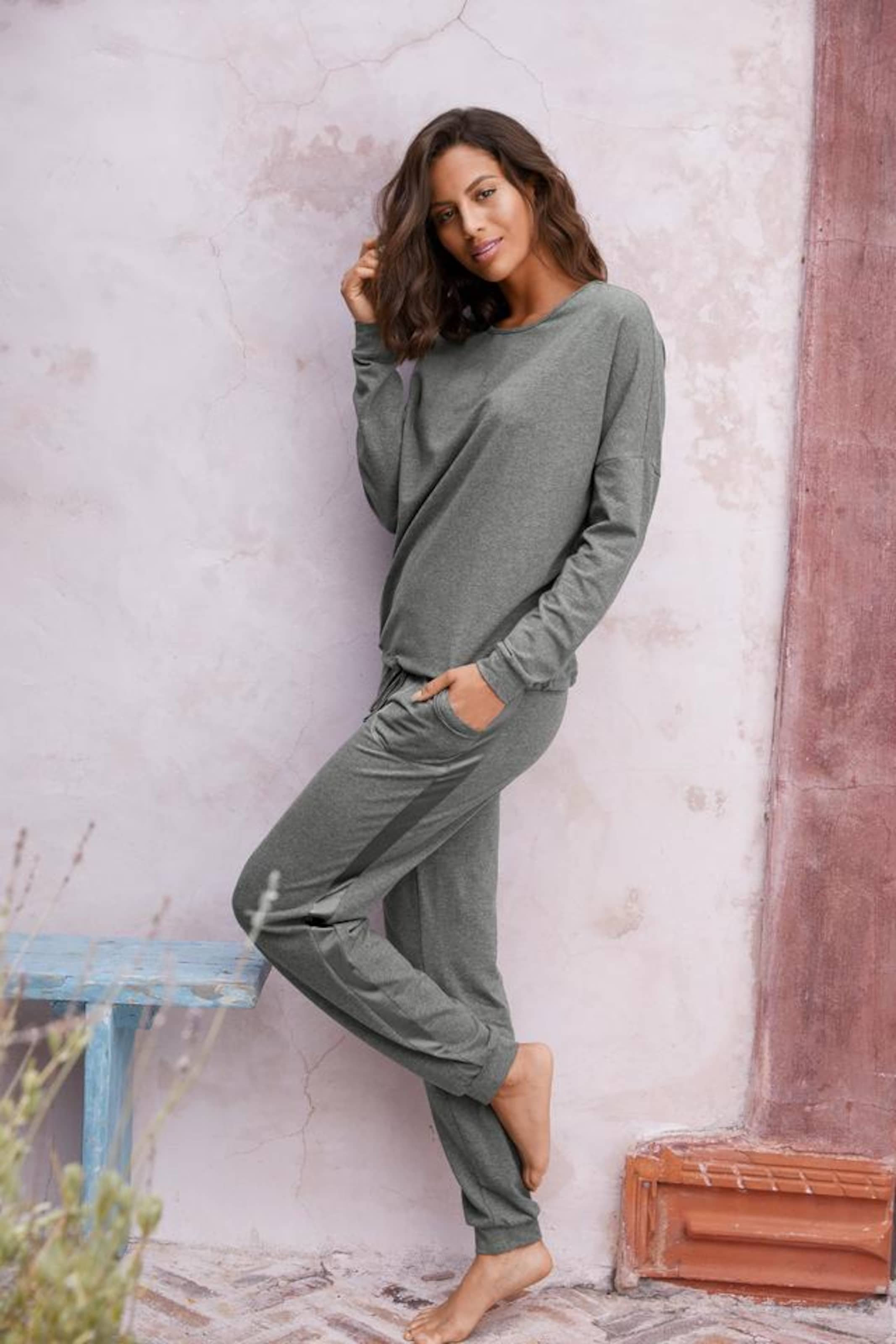 VIVANCE Домашний костюм 'Dreams' в Серый