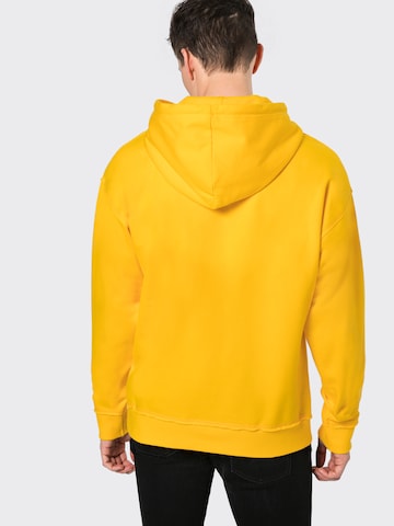 Urban Classics Sweatshirt in Yellow: back