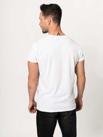 DAN FOX APPAREL جينز مضبوط قميص 'Piet' بلون أبيض