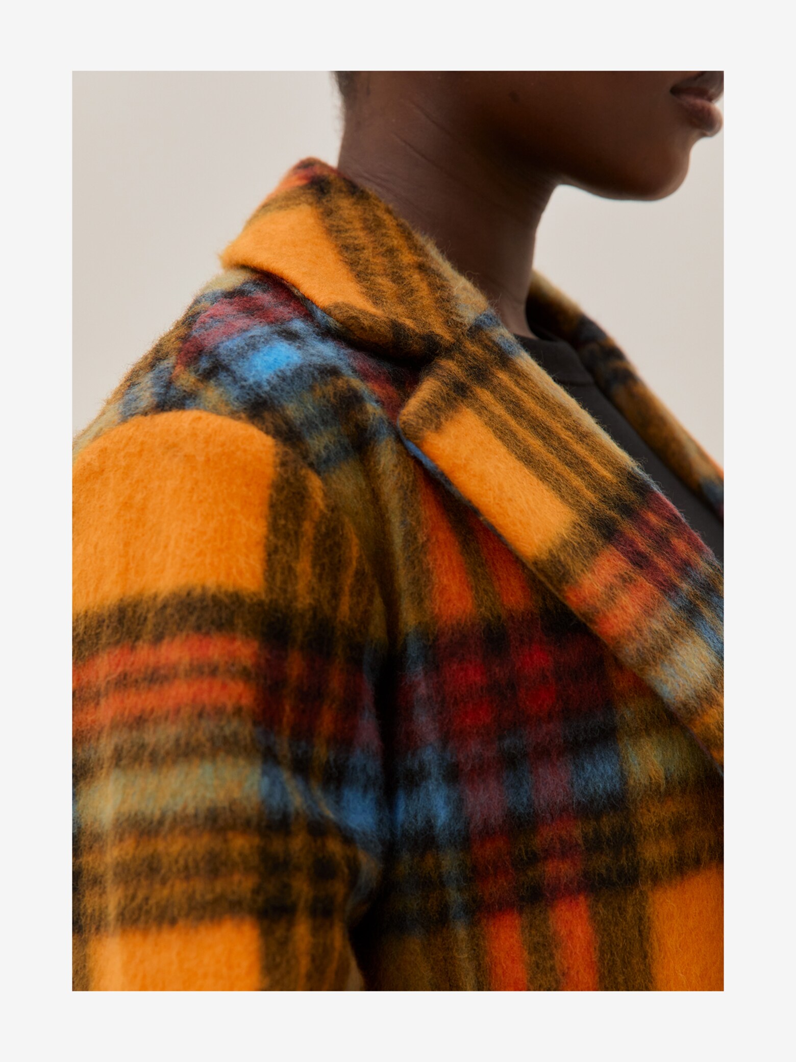 Schekina-Divine - Checkered Coat Look
