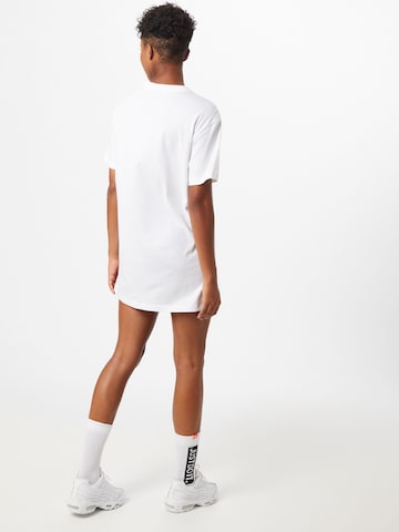 Robe Nike Sportswear en blanc