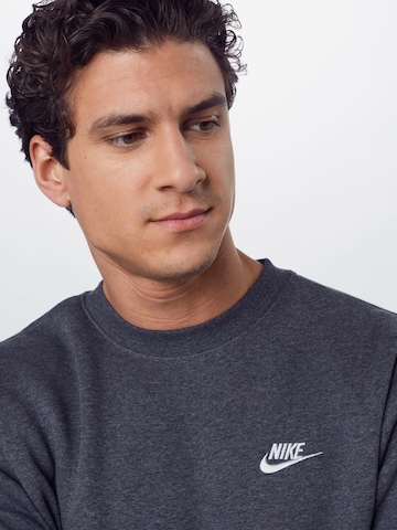 Nike Sportswear Regular Fit Sweatshirt 'Club Fleece' in Grau