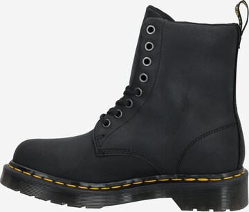 Ghete cu șireturi de la Dr. Martens pe negru