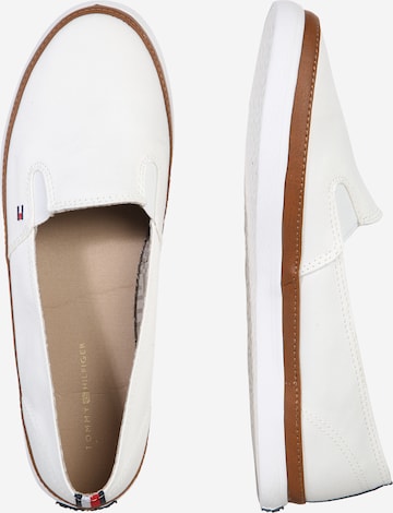 TOMMY HILFIGER Slip-on 'Kesha' in Wit: zijkant