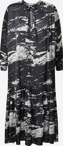 Robe Liebesglück en noir : devant