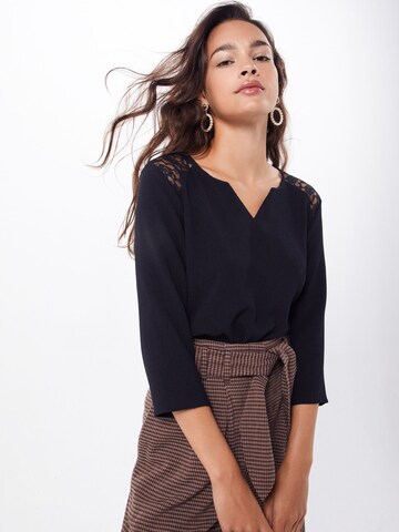 ABOUT YOU Blouse 'Lilia' in Zwart: voorkant