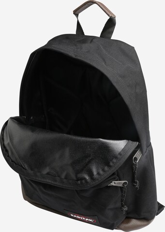 EASTPAK - Mochila 'Wyoming' en negro: arriba