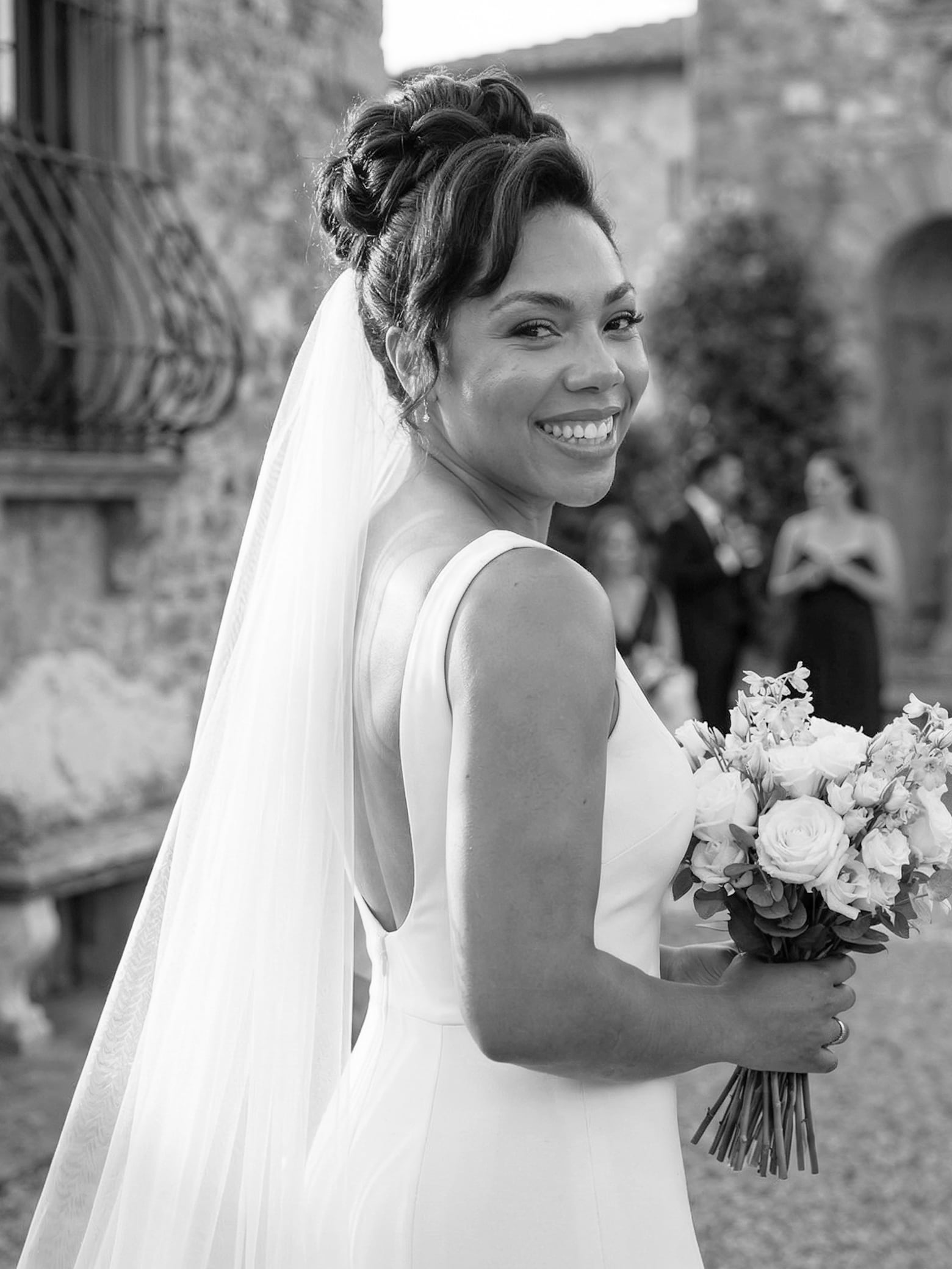 Graceful silhouettes that highlight your natural beauty Beautiful Styles for Curvy Brides