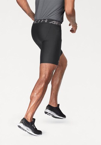 UNDER ARMOUR Skinny Shorts in Schwarz