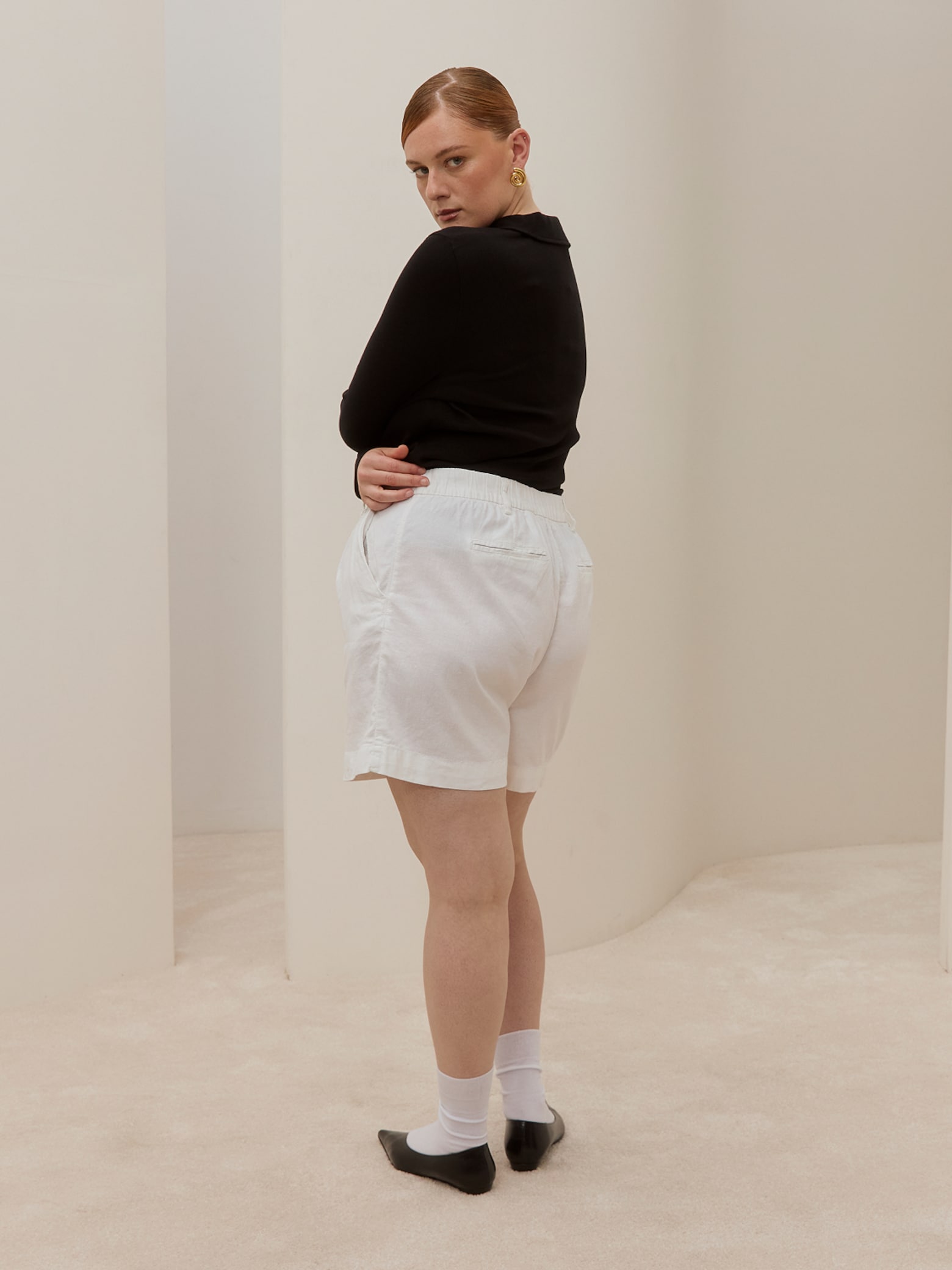 Jasmine - White Shorts and Black Longsleeve Look