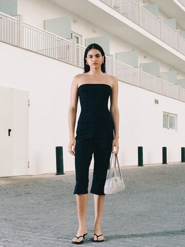 Black Capri Look
