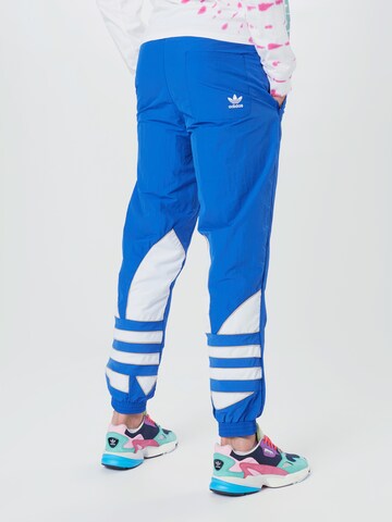 ADIDAS ORIGINALS Zwężany krój Spodnie 'Trefoil' w kolorze niebieski