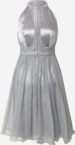 SWING - Vestido de gala en gris