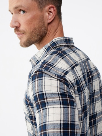 DAN FOX APPAREL - Regular Fit Camisa 'Thies' em azul