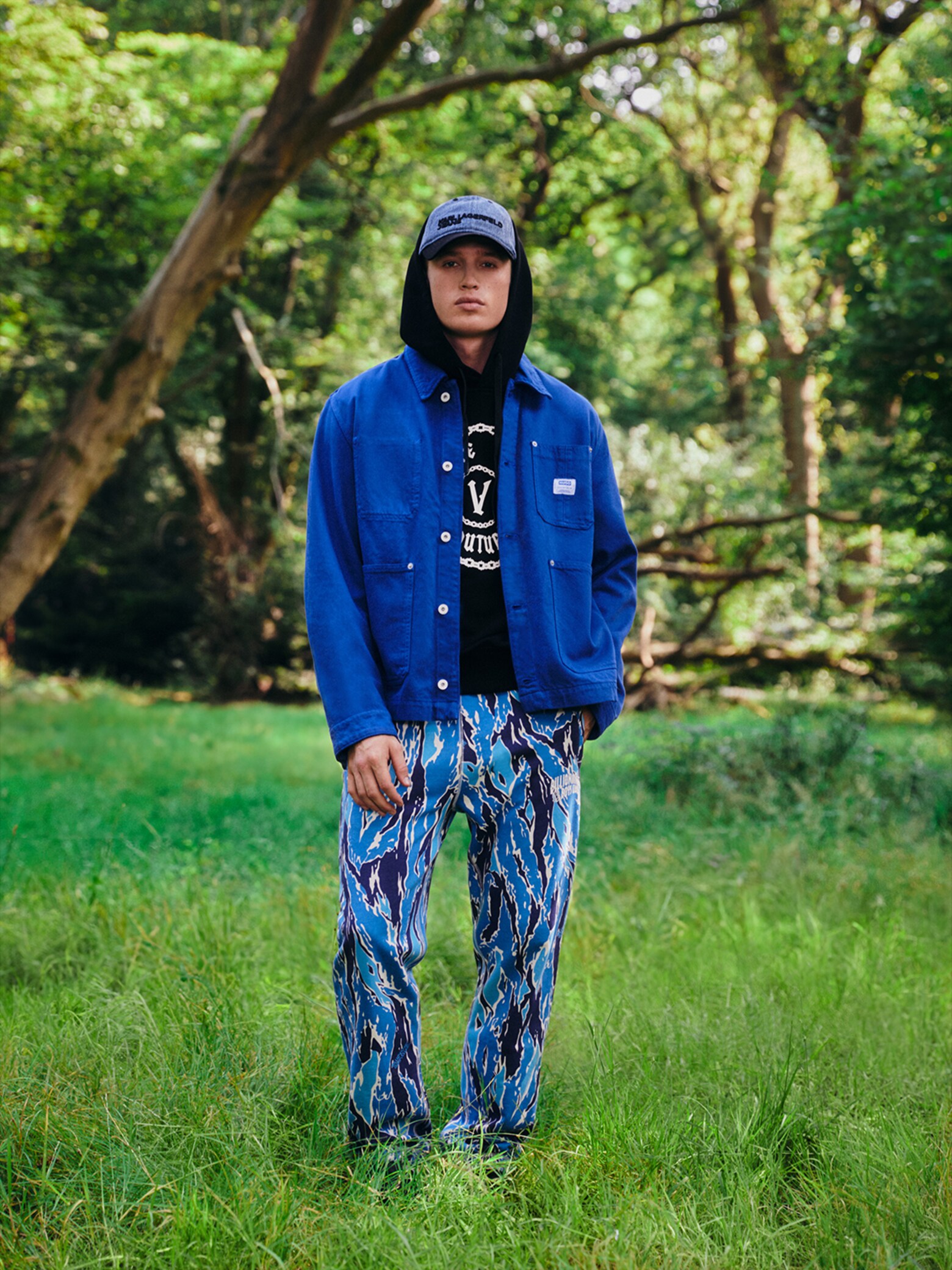 Janick - Edgy Black & Blue Streetstyle Look