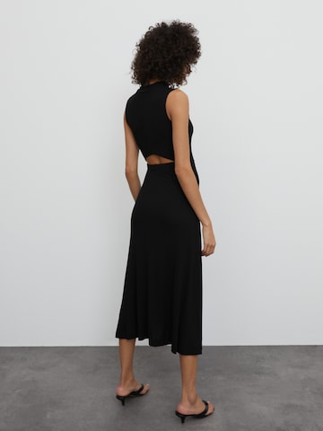 Rochie 'Talia' de la EDITED pe negru