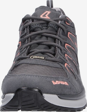 LOWA Outdoorschuh 'Innox' in Grau