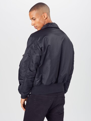 ALPHA INDUSTRIES Regular Fit Overgangsjakke i sort