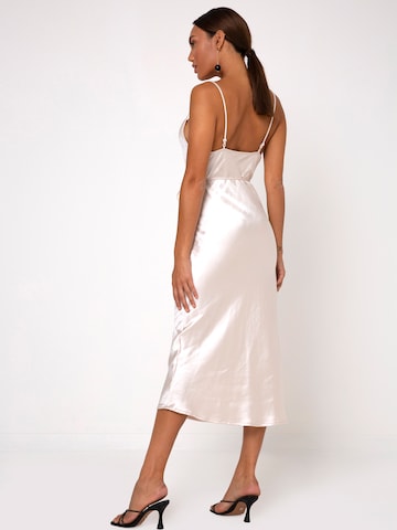 Robe de cocktail 'PALASHA' Motel en blanc