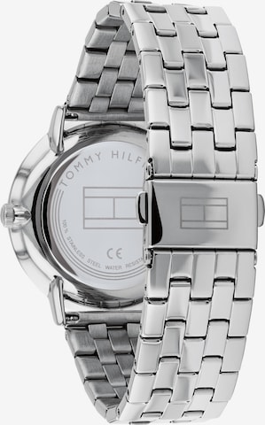 TOMMY HILFIGER Analogové hodinky 'Dressed Up 1782068' – stříbrná
