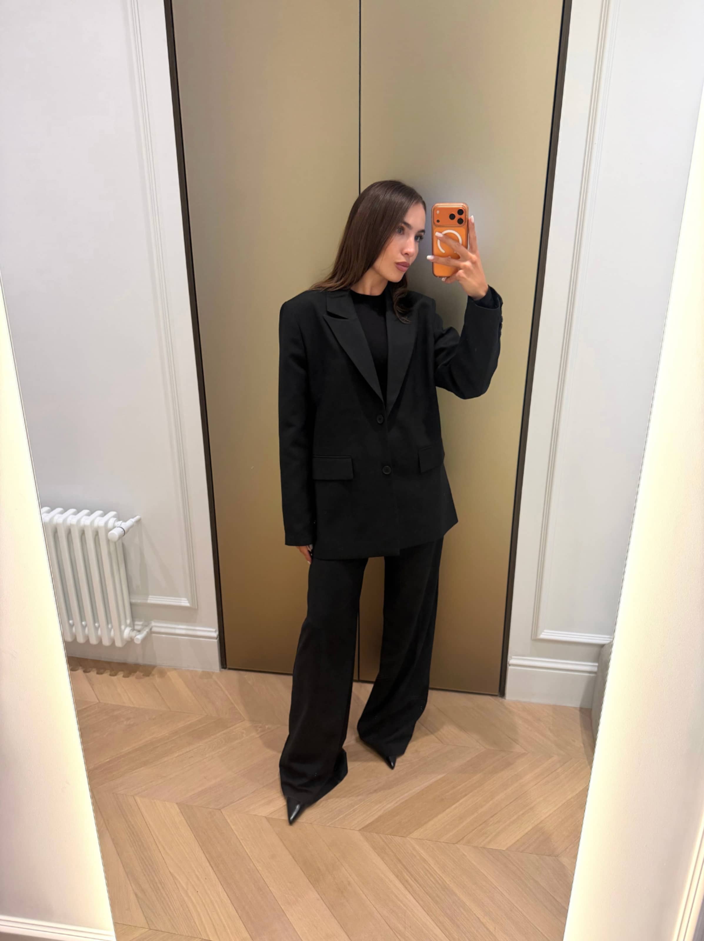Andrea Trgovčević - Black Suit Mirror Look