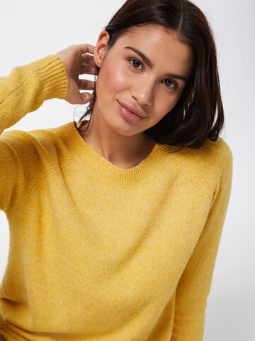VERO MODA Sweater 'VMDoffy' in Yellow