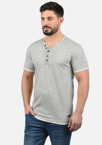 T-Shirt 'Digos' !Solid en gris : devant