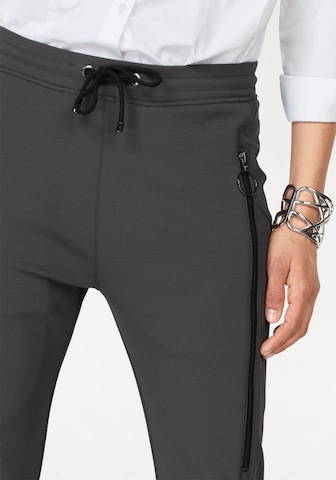 Tapered Pantaloni 'Future 2.0' de la MAC pe gri