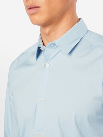 mėlyna Only & Sons Priglundantis modelis Marškiniai 'ONSBart'
