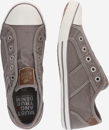 MUSTANG Slip On in Grau