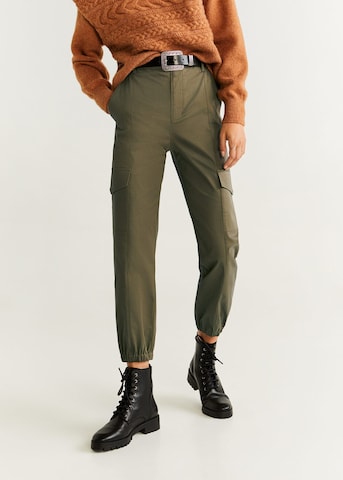 Tapered Pantaloni 'Private' de la MANGO pe verde: față