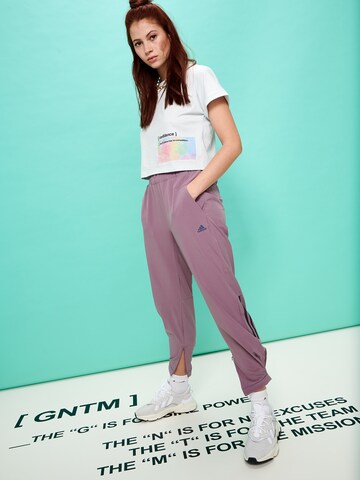 ABOUT YOU x GNTM Shirt 'Nora' in Blau