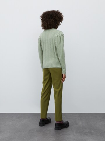 EDITED Пуловер 'Enie' в зелено