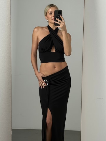 Black Top With Black Skirt Look