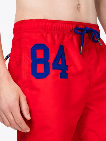 Superdry Badeshorts in Rot
