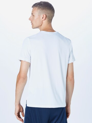 Coupe regular T-Shirt fonctionnel NIKE en blanc