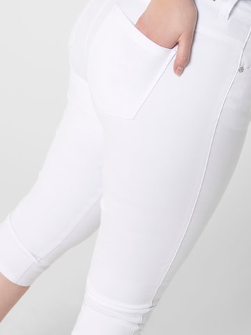 ONLY Carmakoma - Skinny Pantalón en blanco