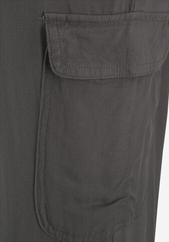 LASCANA Tapered Strandhose in Grau