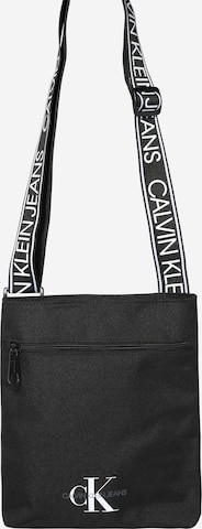 Calvin Klein Jeans Umhängetasche 'FLATPACK W/PCKT' in Schwarz: predná strana