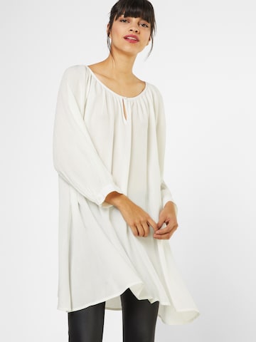 Kaffe Tunic 'Amber' in White: front