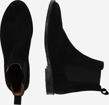 Chelsea Boots 'Oskar' ABOUT YOU en noir : sur le côté