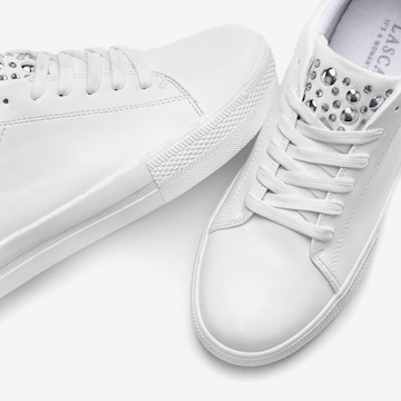 LASCANA Sneakers in White