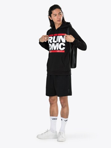 Mister Tee Sweatshirt 'Run DMC' i svart