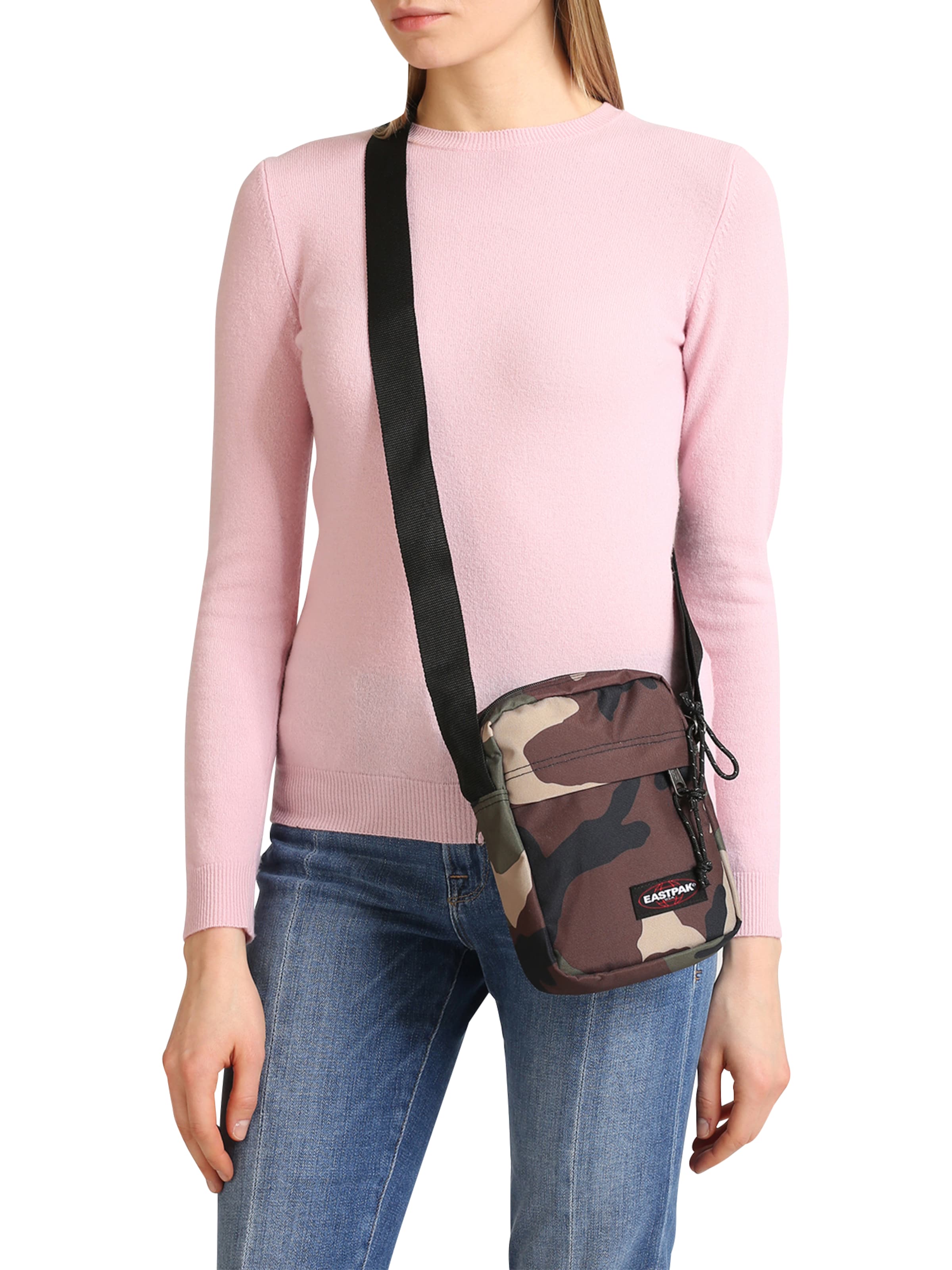 EASTPAK Válltáska 'The One' - barna