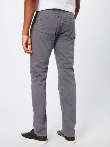 Regular Pantalon 'Chuck' BRAX en gris : derrière
