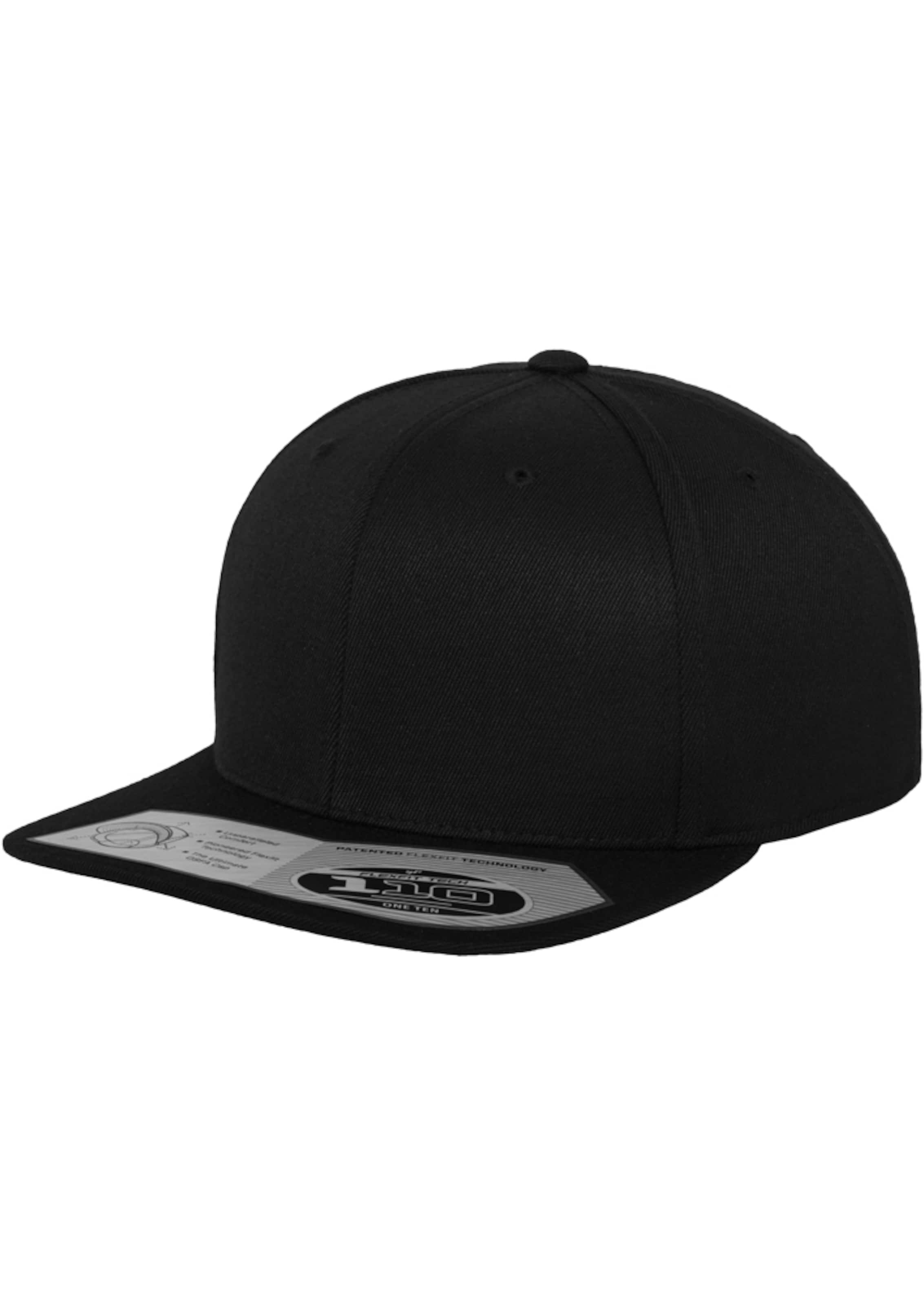 Flexfit Cap in Black: front