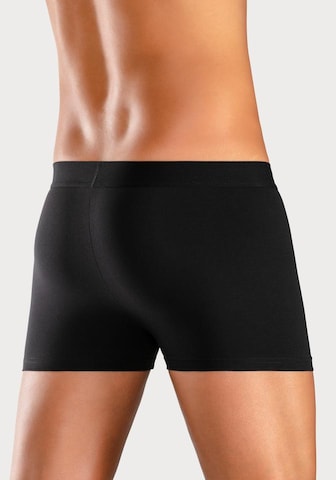 BENCH Trunks in Schwarz