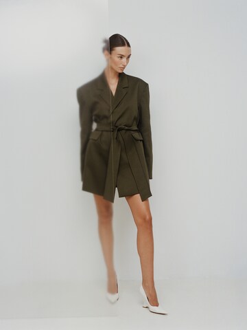 Sophisticated Olive Business Look by RÆRE